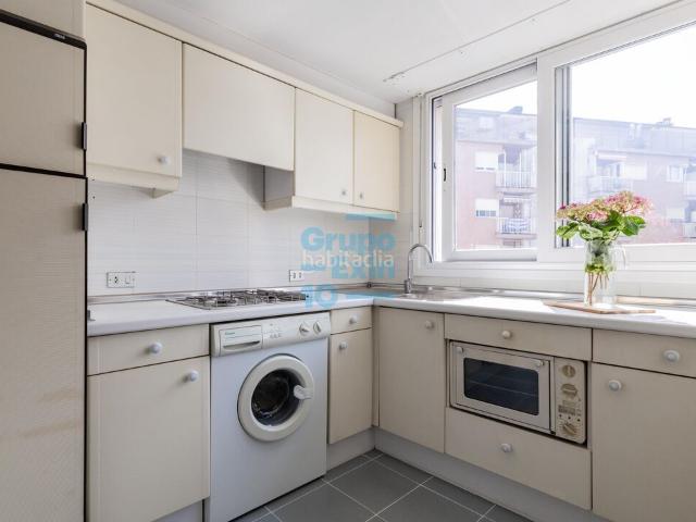 Piso en venta en Donostia San Sebastián, Amara. Eustasio Amilibia, vivienda en planta alta con terraza de 4 m muy luminosa y orientada al SUR. Pisos Donostia San.