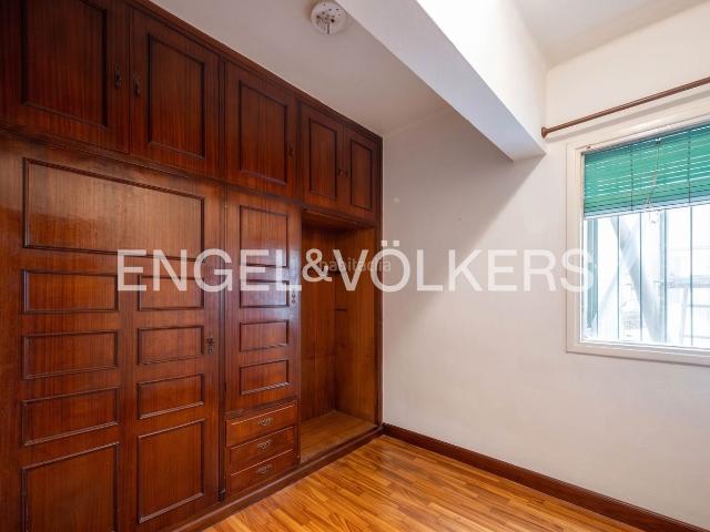 Piso en venta en Donostia San Sebastián, Amara. Piso en venta a reformar en Isabel II. Pisos Donostia San.