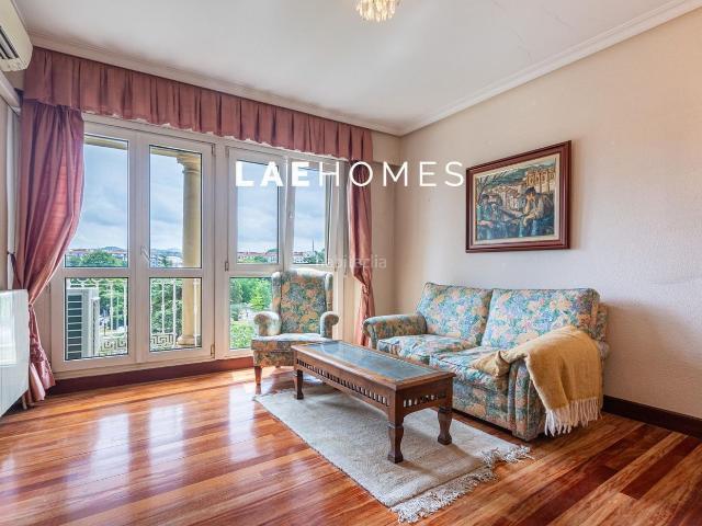 Piso en venta en Donostia San Sebastián, Amara. PLAZA PÍO XII VIVIENDA DE DOS DORMITORIOS Y GARAJE OPCIONAL. Pisos Donostia San.