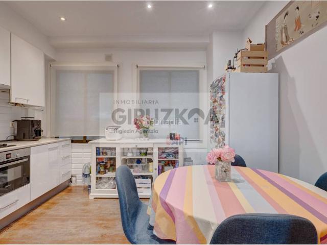 Piso en venta en Donostia San Sebastián, Amara. Venta de cómodo piso reformado en Amara Berri, San Sebastián. Pisos Donostia San.