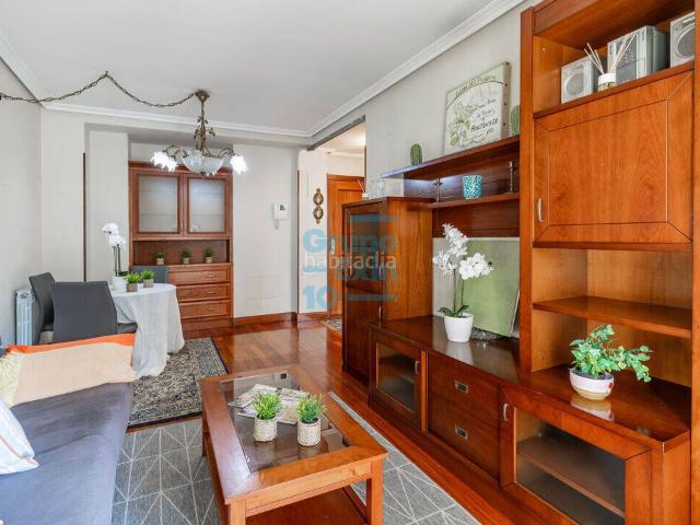 Piso en venta en Donostia San Sebastián, Amara Zaharra Arbaizenea. Junto a Plaza Easo en Amara Kalea vivienda exterior luminosa y soleada en edificio de estructura de hormigón del año 2006. Pisos.