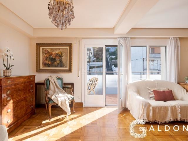 Piso en venta en Donostia San Sebastián, Antiguo. Piso con terraza y vistas despejadas, que incluye garaje cerrado y trastero. Pisos Donostia San.