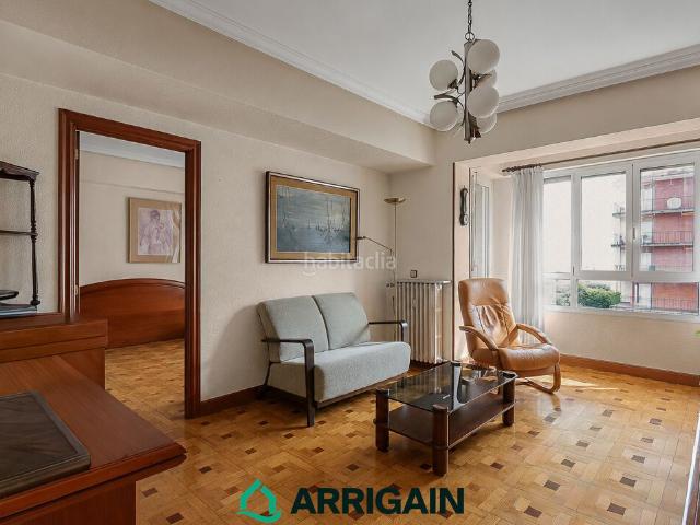 Piso en venta en Donostia San Sebastián, Anoeta. Se vende bonito piso con balcón en Amara. Pisos Donostia San.