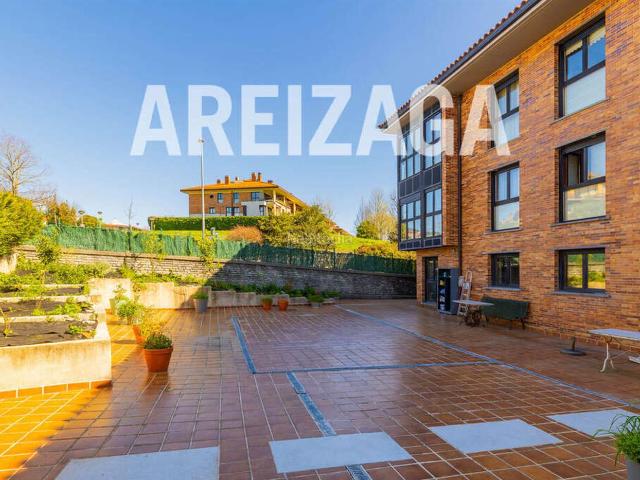 Piso en venta en Donostia San Sebastián, Aiete. Ayete junto al parque de Puio, planta baja con preciosa terraza de 288 m2. Opciones de garaje en la zona. Pisos Donostia San.