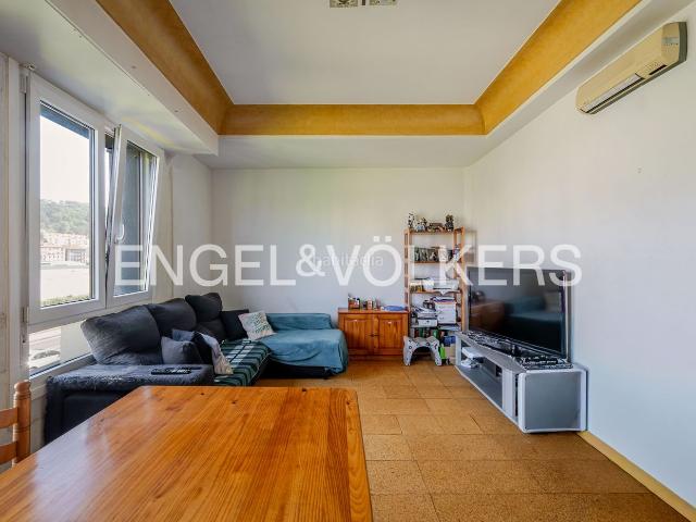 Piso en venta en Donostia San Sebastián, Altza. Amplio piso de 90 m junto a la estación de Herrera Totalmente exterior y muy luminoso.Amplio piso de 90 m junto a la estación de. Pisos Donostia.