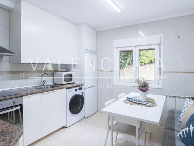 Piso en venta en Donostia San Sebastián, Altza. Vivienda exterior a tres fachadas ideal como inversión o para entrar a vivir. Pisos Donostia San.
