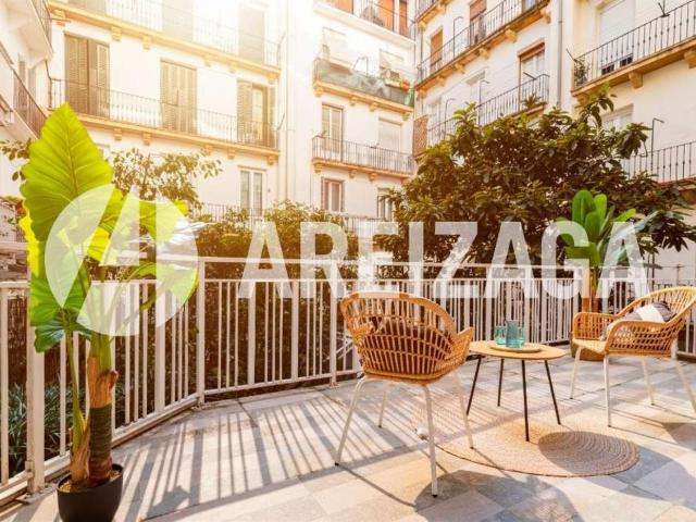 Piso en venta en Donostia San Sebastián, Área Romántica. Avd. Libertad Apartamento impecable con terraza al Sur. Exterior a patio de manzana abierto. Pisos Donostia San.