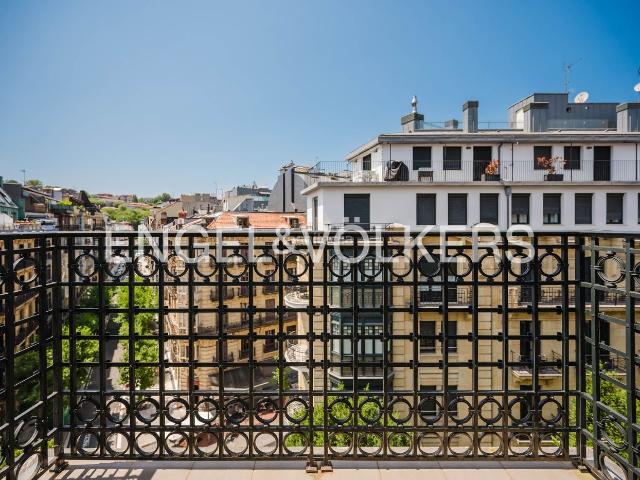 Piso en venta en Donostia San Sebastián, Área Romántica. Elegancia y luz en la codiciada calle Prim. Pisos Donostia San.