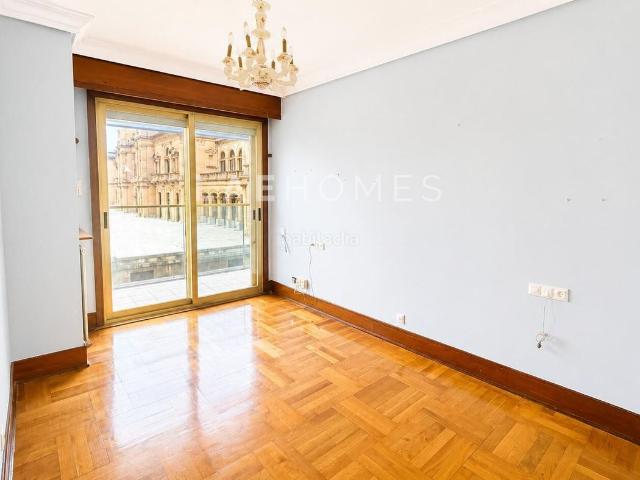 Piso en venta en Donostia San Sebastián, Área Romántica. Inversión patrimonial frente a la Bahía de La Concha. Pisos Donostia San.