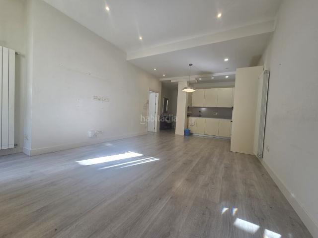 Piso en venta en Donostia San Sebastián, Área Romántica. Piso en venta en el Centro, entre el Boulevard y la plaza Guipúzcoa, con amplios espacios y en muy buen estado. Pisos Donostia San.
