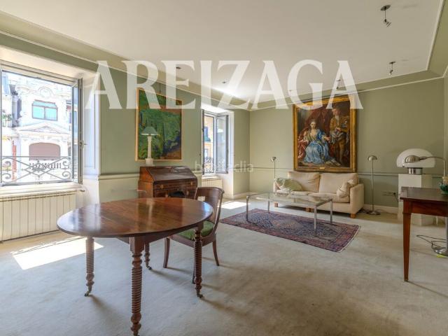 Piso en venta en Donostia San Sebastián, Área Romántica. Vivienda en edificio señorial, en c Urbieta junto al Mercado, a reformar. Pisos Donostia San.