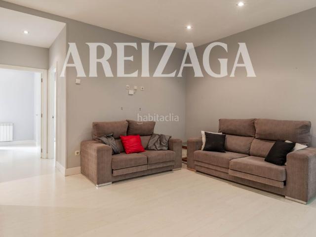 Piso en venta en Donostia San Sebastián, Gros. Agradable vivienda de 3 habitaciones en Gros. Pisos Donostia San.