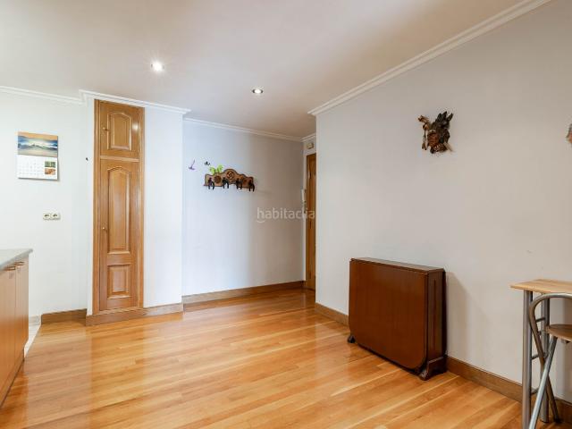 Piso en venta en Donostia San Sebastián, Gros. Apartamento a la venta en Gros con vistas a la Plaza Cataluña. Pisos Donostia San.