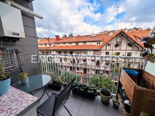 Piso en venta en Donostia San Sebastián, Egia. Joyita en Ametzagaña Edificio totalmente renovado, ascensor cota cero, terraza y mucha luz. Pisos Donostia San.