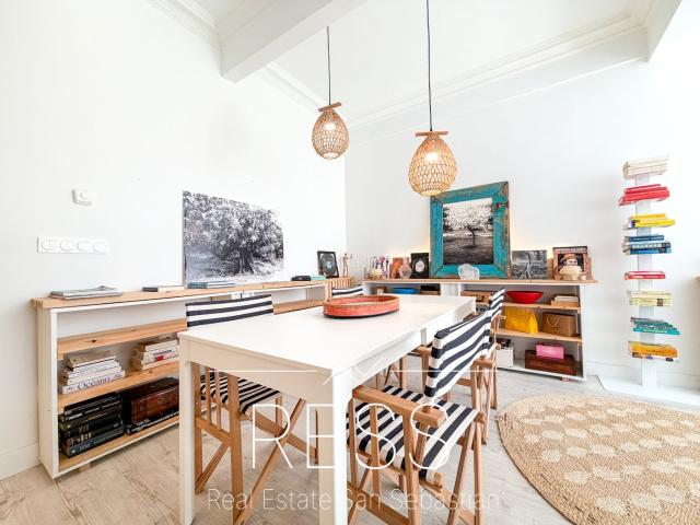 Piso en venta en Donostia San Sebastián, Parte Vieja. EXCLUSIVA vivienda reformada con vistas al mar en una localización privilegiada de Donostia. Pisos Donostia San.
