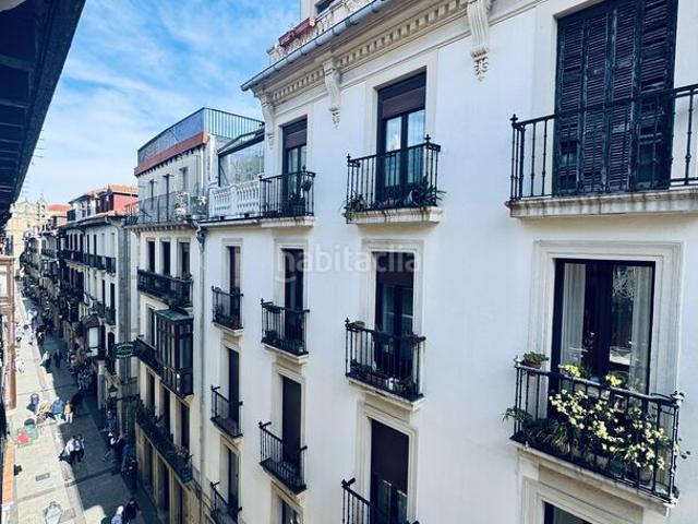 Piso en venta en Donostia San Sebastián, Parte Vieja. Junto Plaza Sarriegi y con ascensor. Pisos Donostia San.