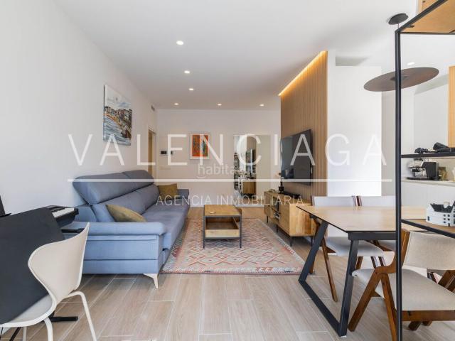 Piso en venta en Donostia San Sebastián, Parte Vieja. Vivienda de reciente construcción en edificio de hormigón junto al paseo Salamanca y Boulevard. Pisos Donostia San.