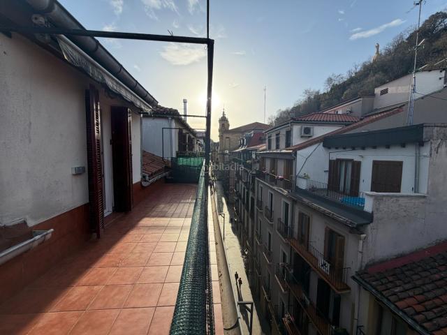 Piso en venta en Donostia San Sebastián, Parte Vieja. Vivienda única con terraza en plena Parte Vieja de San Sebastián. Pisos Donostia San.