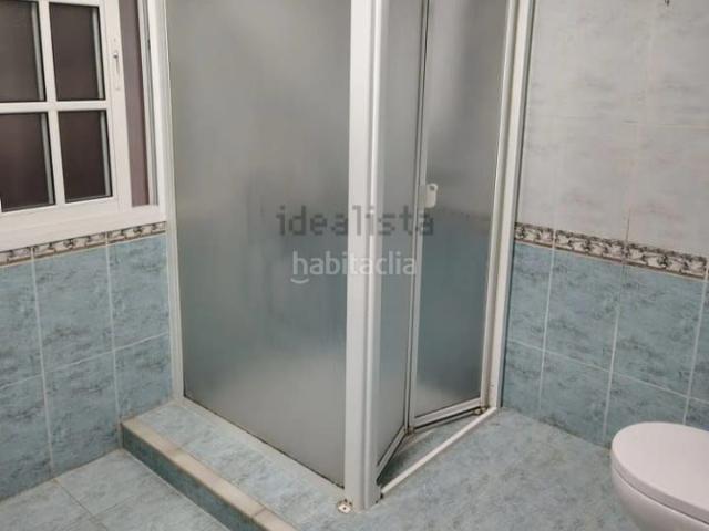 Piso en venta en Dos Hermanas, Arco Norte Avda España. Piso REFORMADO DE PLANTA BAJA en Dos Hermanas, zona Bda La Moneda, consta de 2 dormitorios antes 3, amplio salón comedor, coc. Pisos Dos.