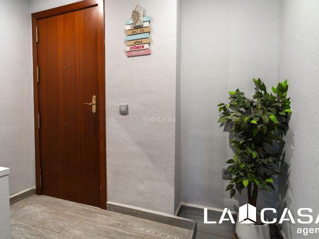 Piso en venta en Dos Hermanas, Centro Doña Mercedes. Apartamento con garaje y trastero en edificio con ascensor. Pisos Dos.