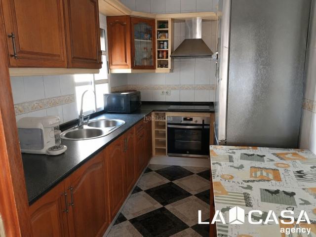 Piso en venta en Dos Hermanas, Centro Doña Mercedes. Piso de 74 m con 3 dormitorios y buena ubicación en Dos Hermanas. Pisos Dos.
