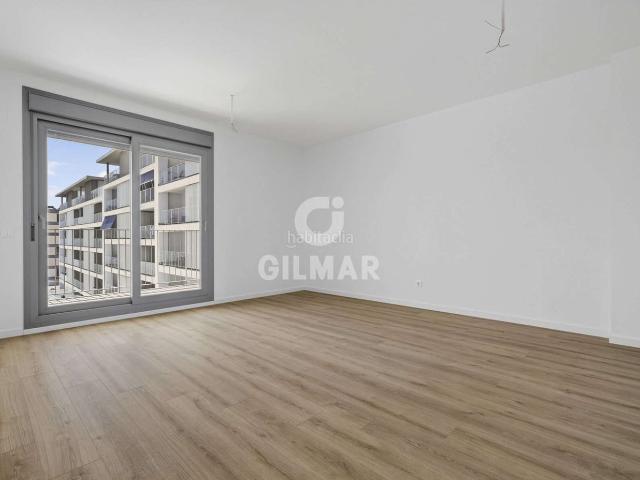 Piso en venta en Dos Hermanas, Entrenúcleos. Exclusiva vivienda de obra nueva en Entrenúcleos. Lista para entrar a vivir.En el codiciado barrio de Entrenúcleos, una de las zon. Pisos Dos.