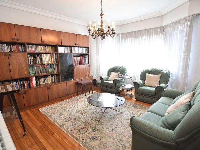 Piso en venta en Eibar. EXCLUSIVA. Amplia vivienda con mucha luz natural en pleno centro de Eibar. Pisos.