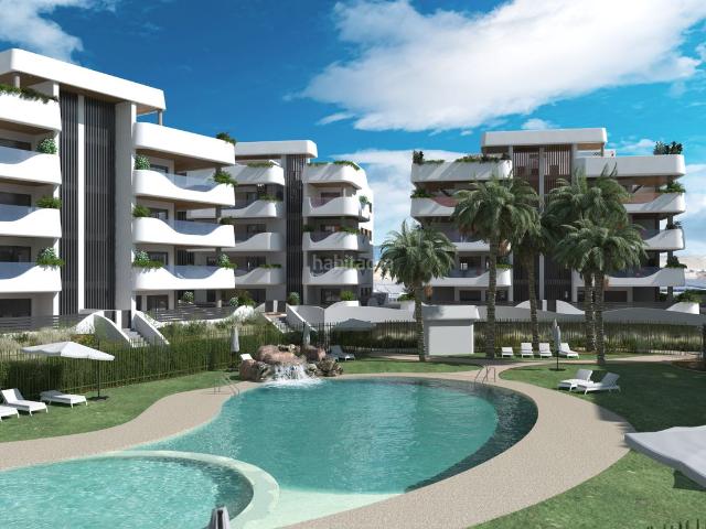 Piso en venta en Ejido El, Almerimar. Vivienda de 4 dormitorios con gran espacio exterior junto al Mediterráneo. Pisos Ejido.