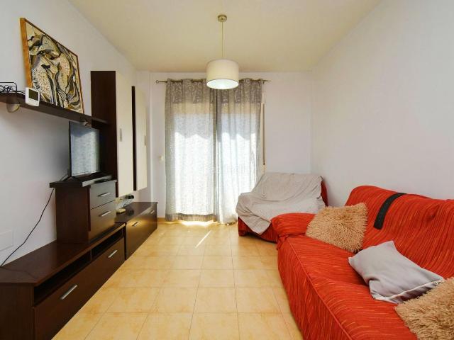 Piso en venta en Ejido El, Balerma. Piso en el centro de Balerma a pocos metros del parque El Palmeral y del mar !. Pisos Ejido.