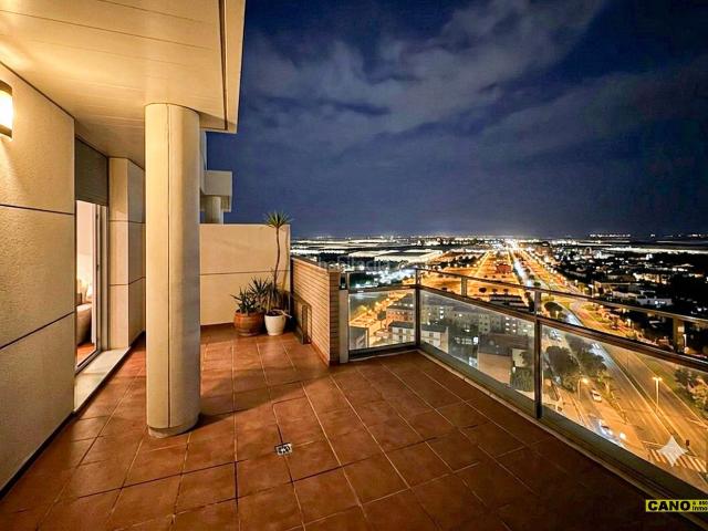 Piso en venta en Ejido El, Santo Domingo. Ático de 4 Habitaciones en el Ejido. Pisos Ejido.