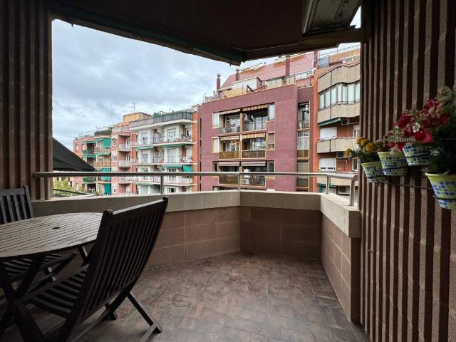 Piso en Venta en El Camp de l'Arpa del Clot