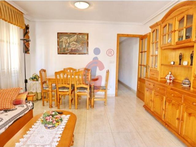 Piso en venta en el centro de Guardamar del Segura, junto a la Plaza Porticada y cerca de la playa