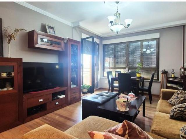 PISO EN VENTA EN EL ZURGUÉN, SALAMANCA. Urbis te ofrece una vivienda amplia, luminosa y lista para e