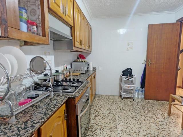 Piso en venta en Elche Elx, Carrús Este. COMPLETAMENTE EXTERIOR, VENTANAS DE ALUMINIO, CON BALCÓN Y VISTA A PARQUE. Pisos Elche.