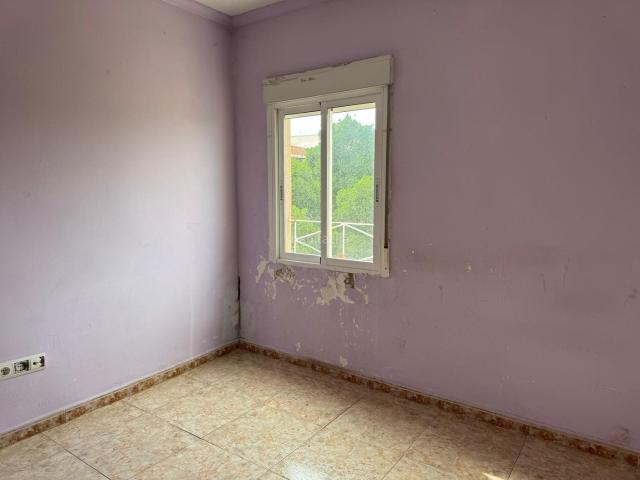 Piso en venta en Elche Elx, Carrús Este. ? ¡Gran oportunidad en Elche! Piso luminoso con enorme potencial, ideal para diseñar a tu gusto o invertir. Pisos Elche.