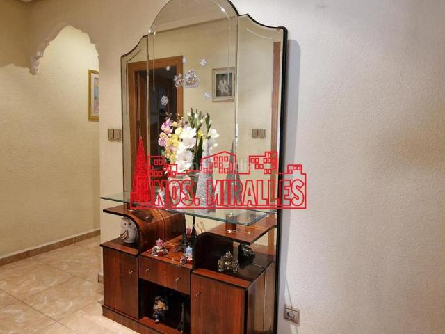 Piso en venta en Elche Elx, Carrús Oeste. EXCELENTE PISO EN MUY BUENAS CONDICIONES PARA ENTRAR A VIVIR !. Pisos Elche.