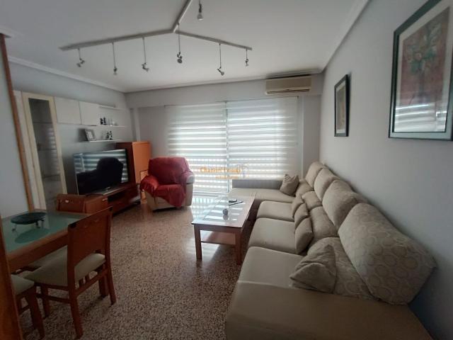 Piso en venta en Elche Elx, Carrús Oeste. SE VENDE EXCELENTE VIVIENDA JUNTO CENTRO SALUD TOSCAR !. Pisos Elche.