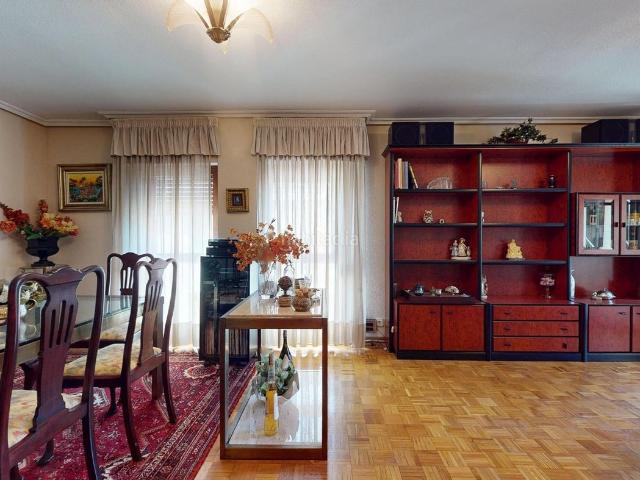 Piso en venta en Elche Elx, Centro. Espectacular y amplísimo piso con estudio independiente en el corazón de Elche!. Pisos Elche.