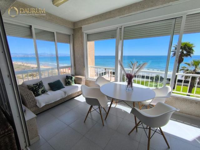Piso en venta en Elche Elx, Los Arenales del Sol. MARAVILLOSA VIVIENDA EN VENTA EN PRIMERA LÍNEA DE LA PLAYA DE 3 HABITACIONES EN ARENALES DEL SOL. Pisos Elche.