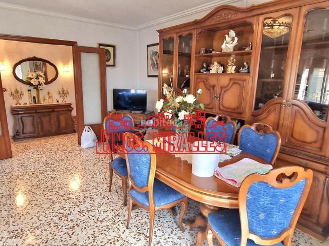 Piso en venta en Elche Elx, Pont Nou Corazón de Jesús. INMOBILIARIA HNOS MIRALLES LES PRESENTA ESTA PROPIEDAD EN PERFECTO ESTADO PARA ENTRAR A VIVIRLA SIN LA NECESIDAD DE HACER REFORMAS. Pisos.