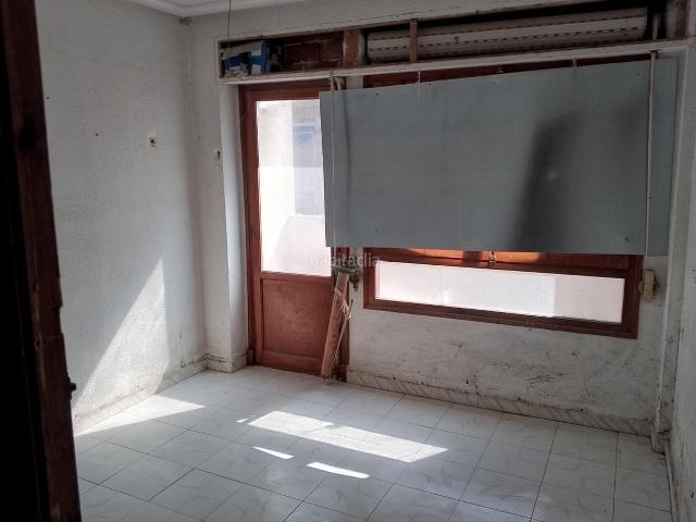 Piso en venta en Elda, Centro. Oportunidad de inversión en edificio SIN ASCENSOR con gran potencial en Elda. Pisos.