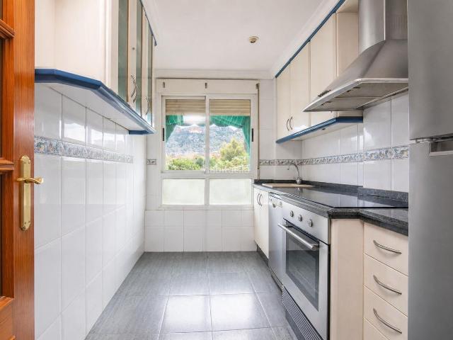 Piso en venta en Elda, Centro. Luminosa vivienda exterior de 3 habitaciones lista para entrar a vivir en Elda. Pisos.