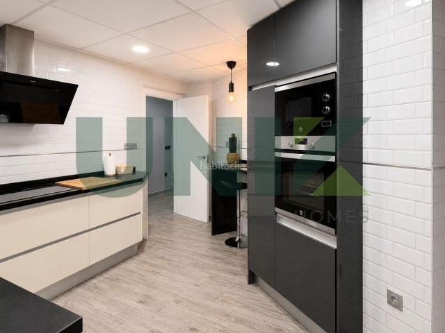 Piso en venta en Elda, Plaza de Toros Avenida Chapí Trinquete. Amplia vivienda reformada de 105 m2 con 4 habitaciones, 2 baños, domótica y 3 terrazas en Elda. Pisos.