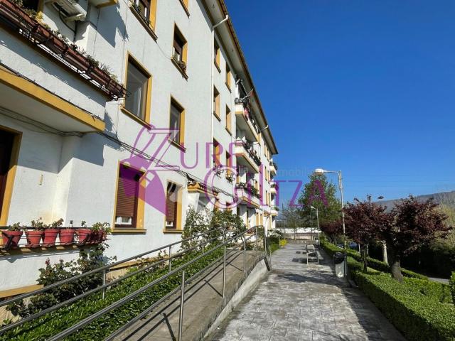Piso en venta en Elorrio. Piso reformado de 3 habitaciones y 76 m, orientación este y vistas despejadas. Una oportunidad única en Elorrio!. Pisos.