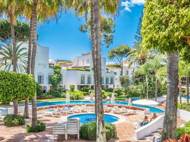 Piso en Venta en Elviria