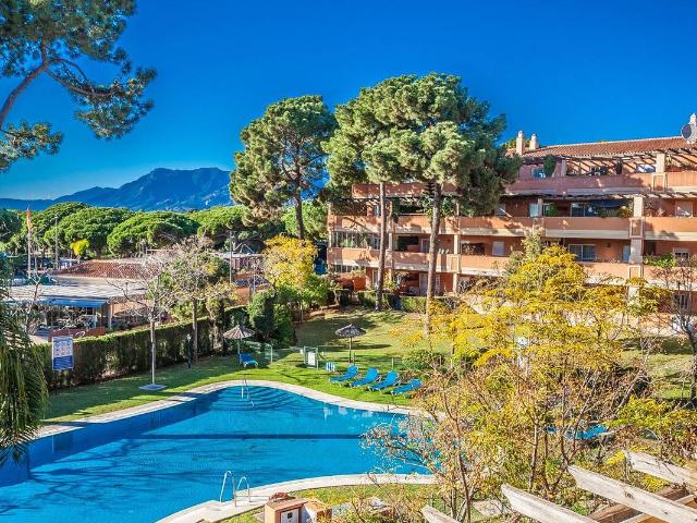 Piso en Venta en Elviria