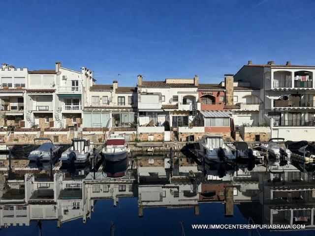 Piso en venta en Empuriabrava, Alberes Costa Brava. Apartamento renovado con vista al babor amp8211 Sector Alberes. Pisos.