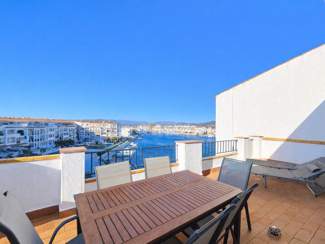 Piso en venta en Empuriabrava. Luminoso piso con HUTG lice. 100m² Empuriabrava