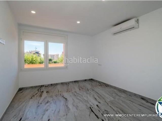 Piso en venta en Empuriabrava, Moxó Sant Mori Costa Brava. Apartamento de dos dormitorios totalmente reformado en el centro de la ciudad. Pisos.