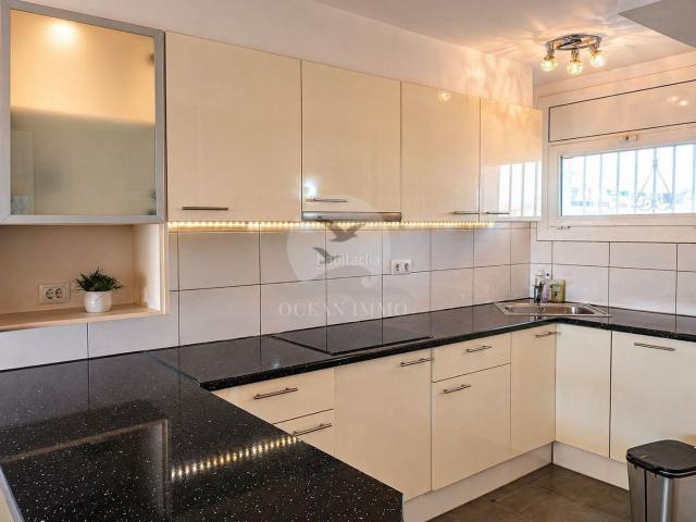 Piso en venta en Empuriabrava, Moxó Sant Mori Costa Brava. PISO TOTALMENTE REFORMADO CON TERRAZA DE 90M EN EMPURIABRAVA !. Pisos.